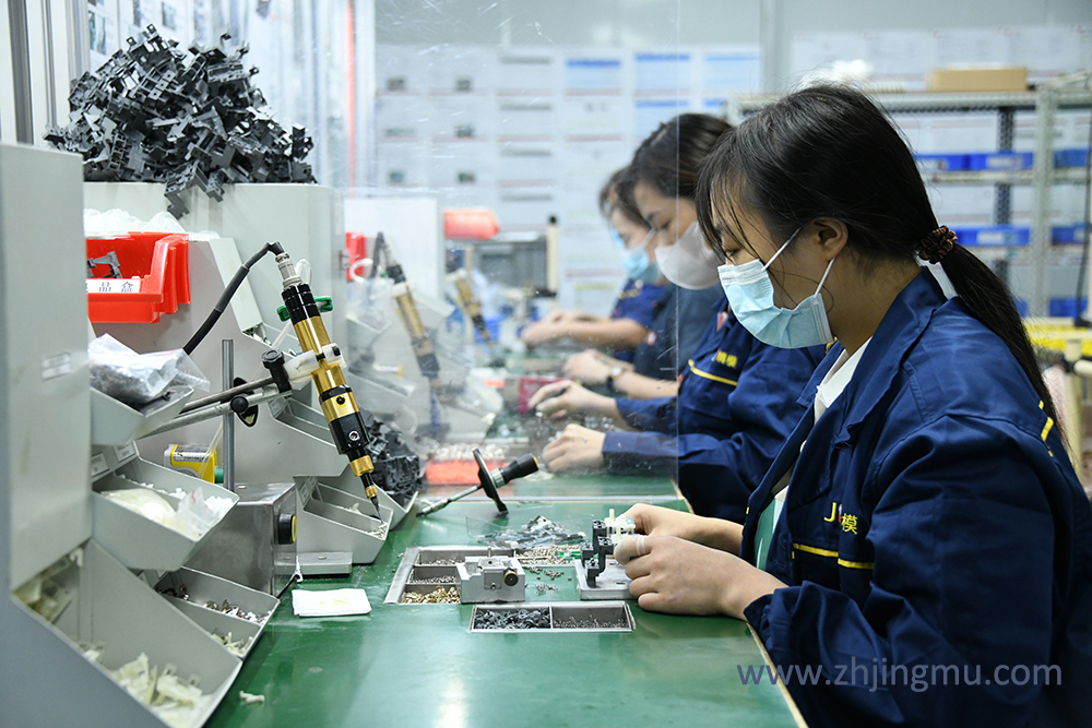 高精密设备加工组装注塑件