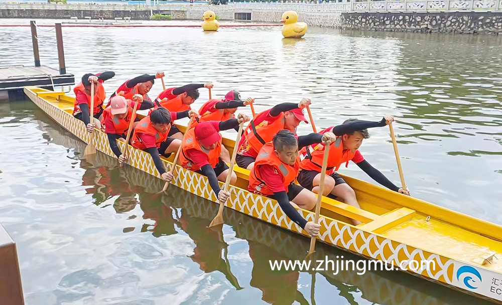 端午节中国人吃粽子备战龙舟赛