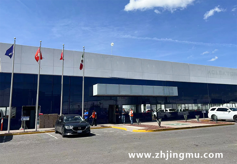 精模公司的代表前往墨西哥客户现场提供模具技术指导