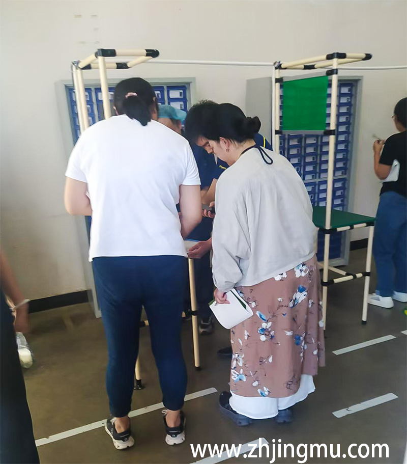 日本知名家居日用品企业代表来精模参观考察产品制造过程