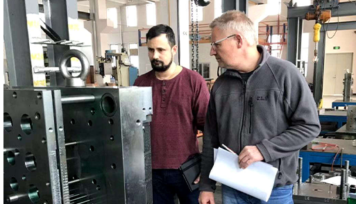 高低压精度内螺纹盖注塑成型